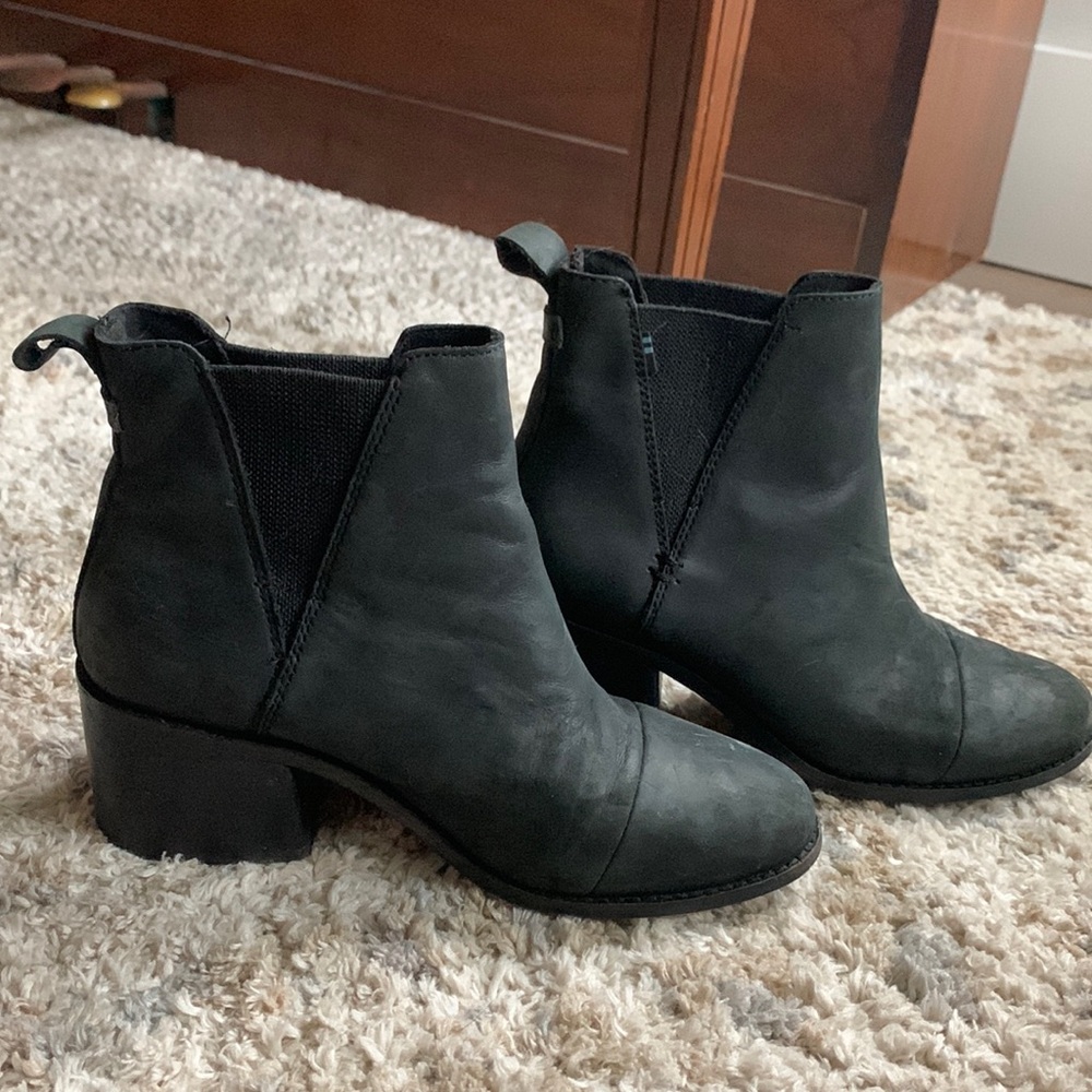 Toms Everly leather Chelsea Boot Size 7